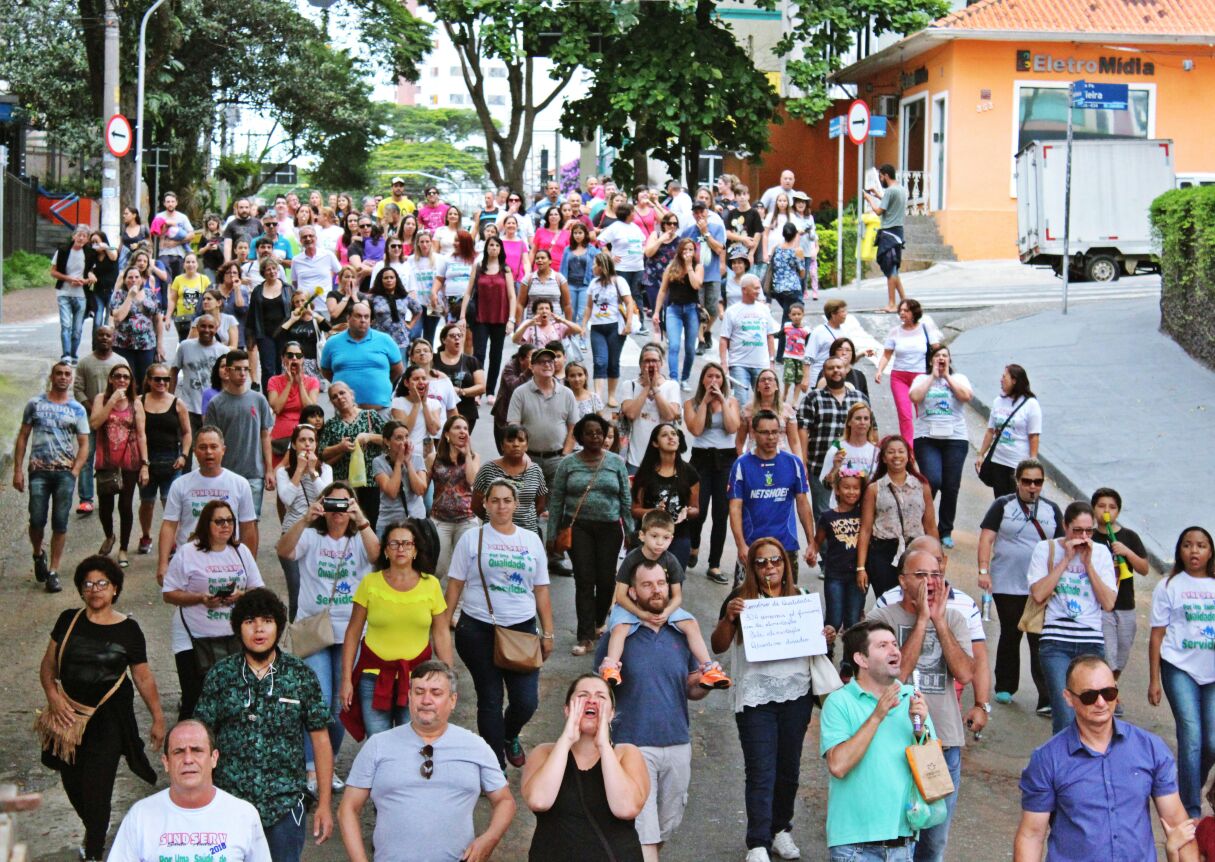 Imagem de Servidores fazem ato e passeata em defesa da Assistência Médica de Qualidade