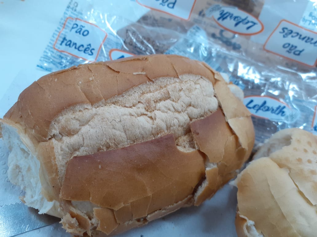 Imagem de Descaso: Fabrinq e Secretaria de Manutenção distribuem pães velhos para servidores 