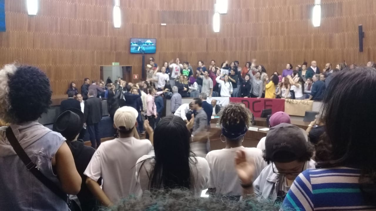 Imagem de #VitóriaDaDemocracia: Estudantes e professores derrotam PL 299/17 do vereador Sargento Lobo