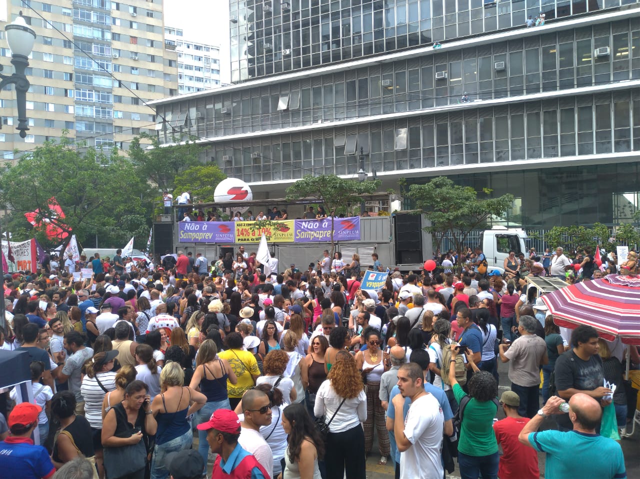Imagem de Municipais de São Paulo protestam contra PL 62/2016 que cria Sampaprev