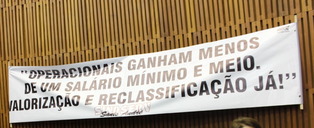 Imagem de Reclassificação salarial: auxiliares de enfermagem e serventes gerais participarão da Tribuna nesta quinta-feira (6)

