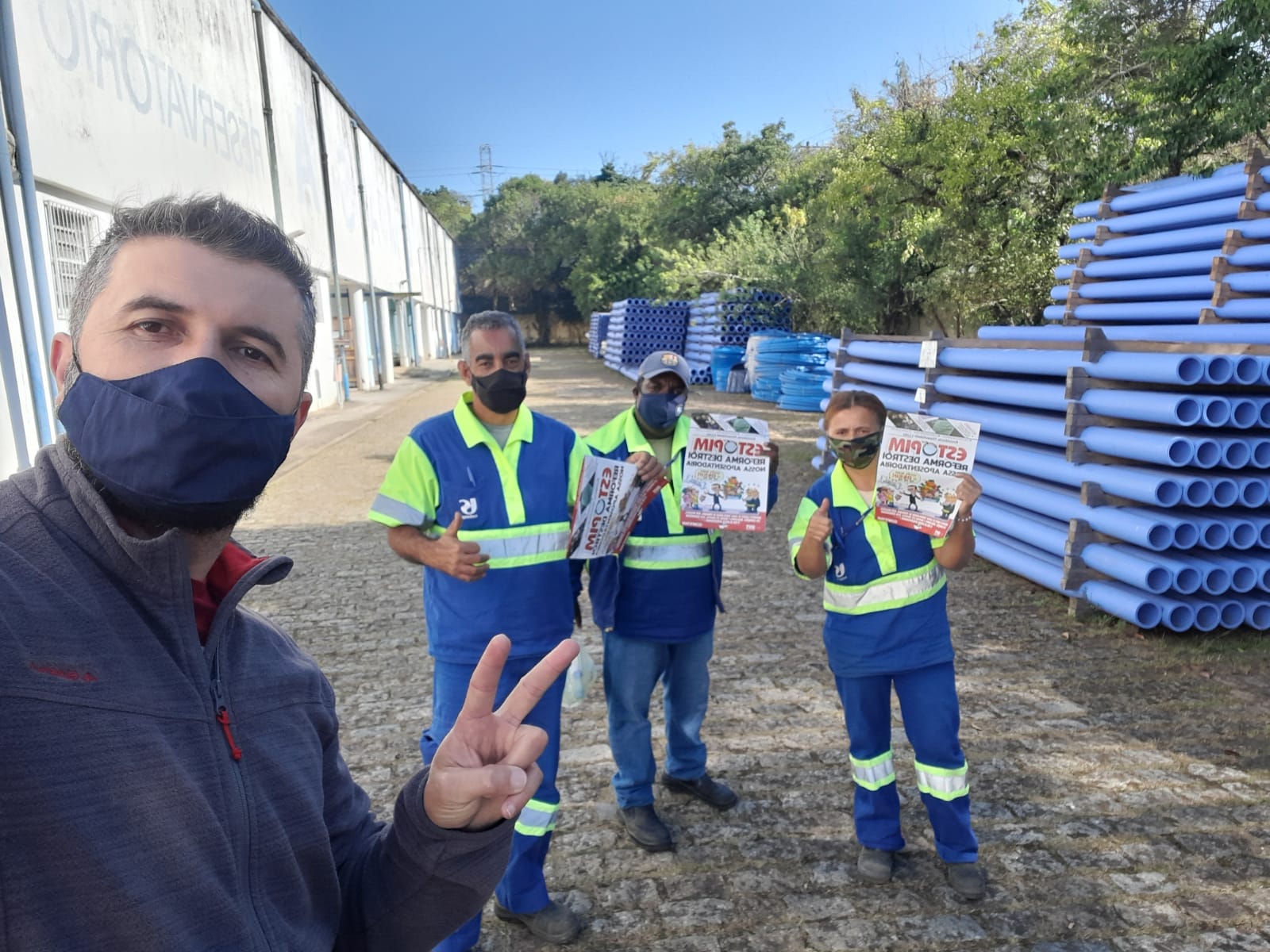 Imagem de Dirigentes distribuem Estopim Especial Previdência e tiram dúvidas dos servidores 