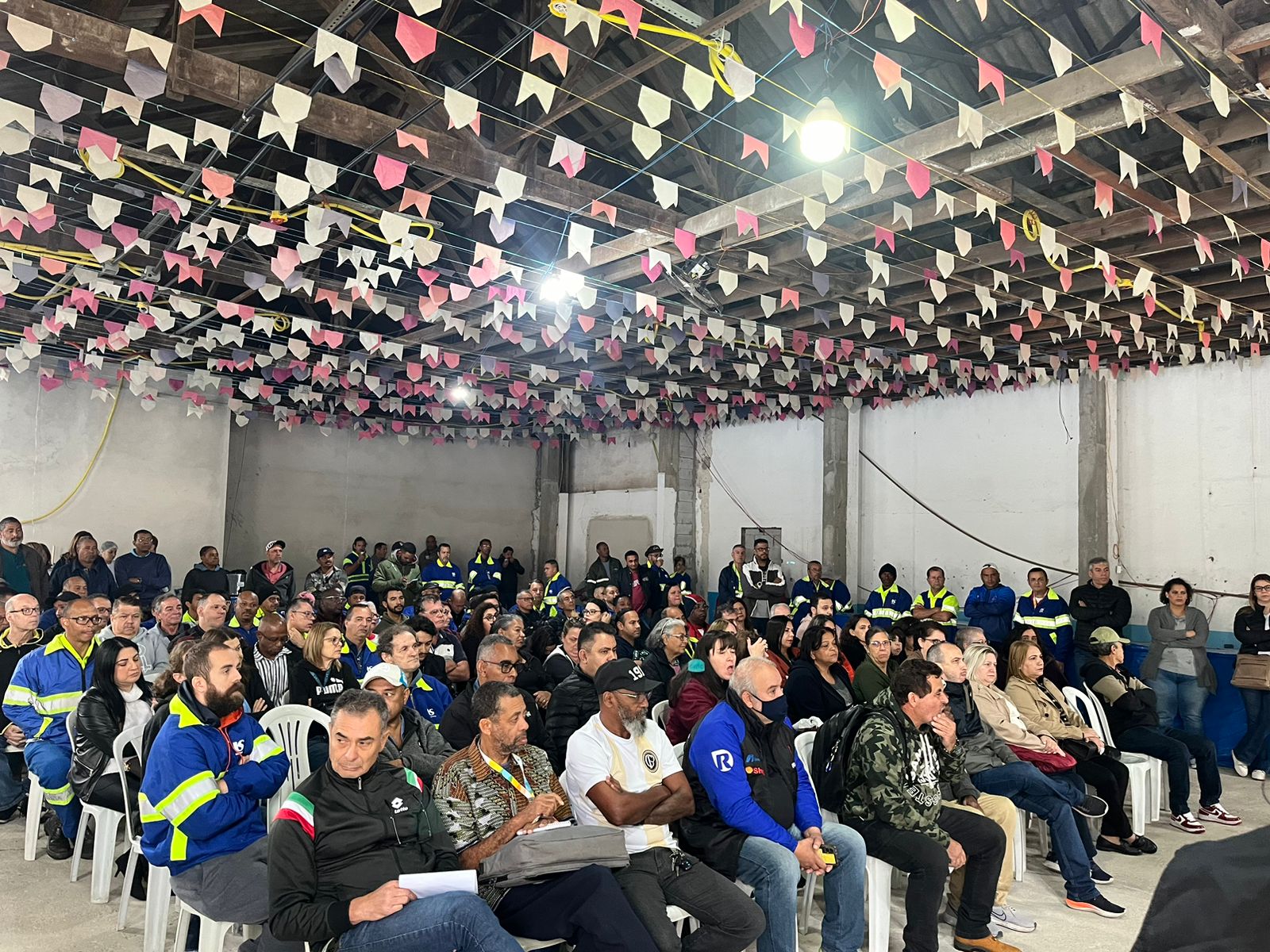 Imagem de Sindserv presta apoio e orienta servidores do SEMASA no plantão da SABESP